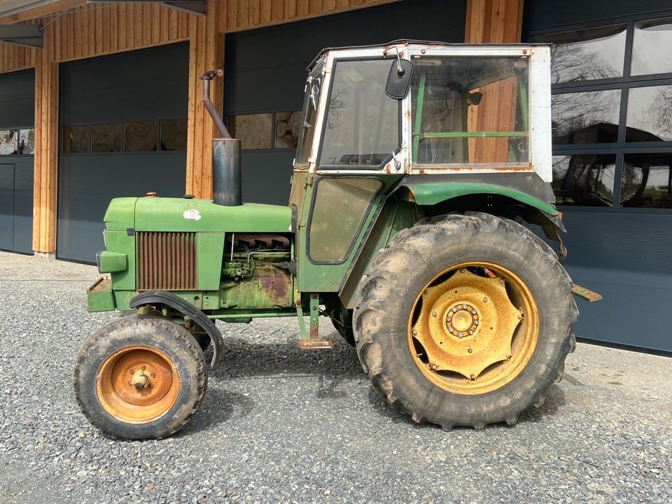 John Deere 2130 S mit Servolenkung und Kabine , Traktor Schlepper in Friedenfels