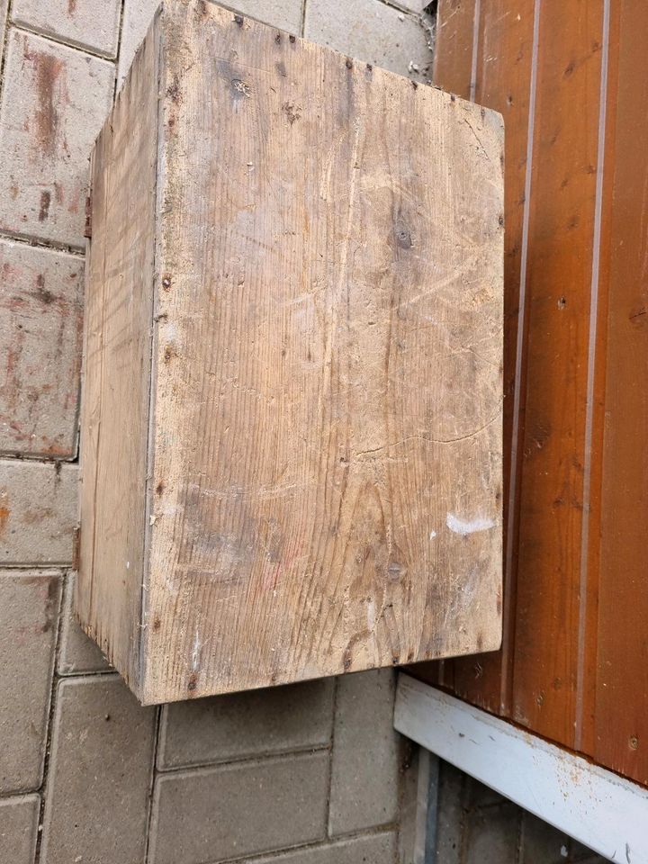 Gezinkte alte unbehandelte Holzkiste 43breit28 tief 28cm hoch in Bad Salzungen