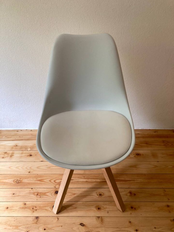 Weißer Stuhl Esszimmerstuhl Bürostuhl in Buggingen