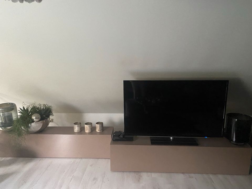 Sideboard TV Schrank Hängeschrank in Hennef (Sieg)
