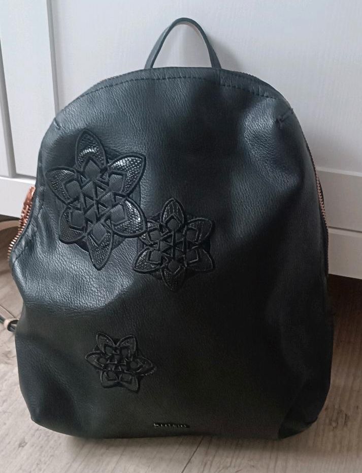 "Desigual "Rucksack schwarz. Sehr gut in Neuhof