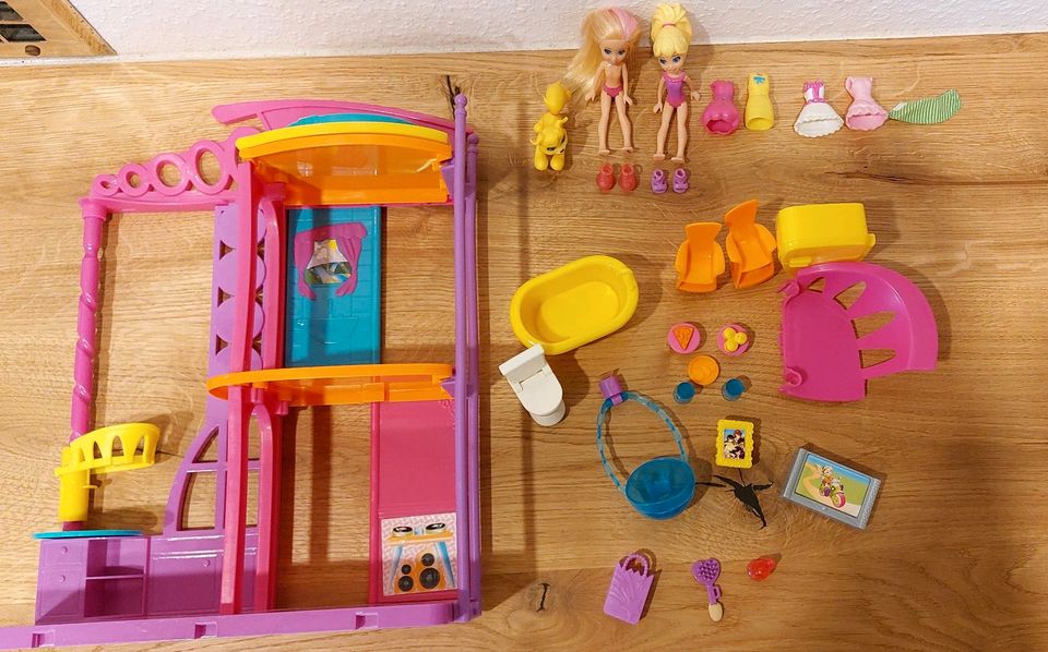 Barbie Sammlung mit viel Zubehör und Polly Pocket in Allendorf