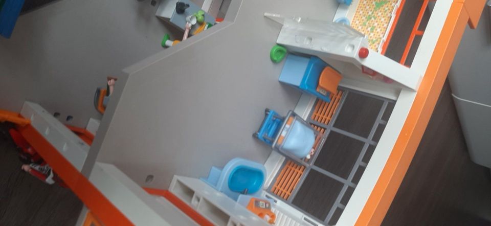 Playmobil- Krankenhaus mit Tierarztpraxis in Braunfels