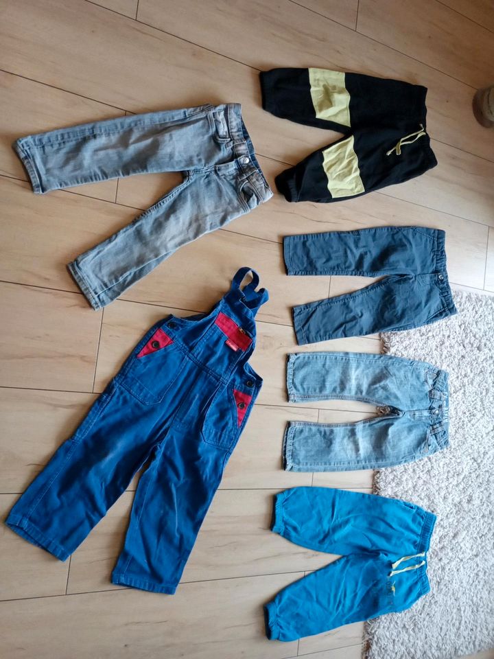 XXL Kleidungspaket Kinderkleidung Jungenkleidung Größe 98,104 in Bechhofen