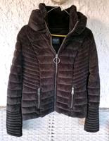 GUESS Winterjacke / Steppjacke schwarz, Gr. M, NEUWERTIG Bayern - Haldenwang i. Allgäu Vorschau