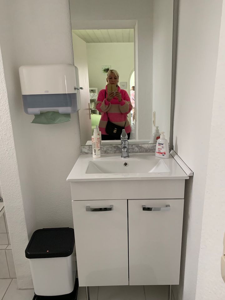 Badezimmermöbel Spiegelschrank Waschtisch Bad in Marl