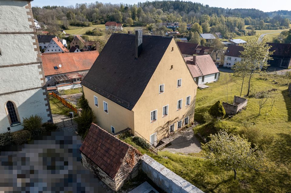 ehem. Pfarrhaus in Eschenfelden in Hirschbach