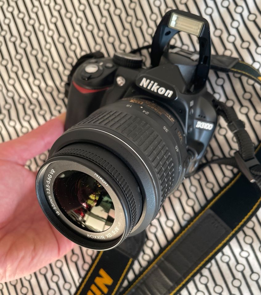 Nikon DSLR D3100 mit KIT Objektiv und Zubehör in Herten