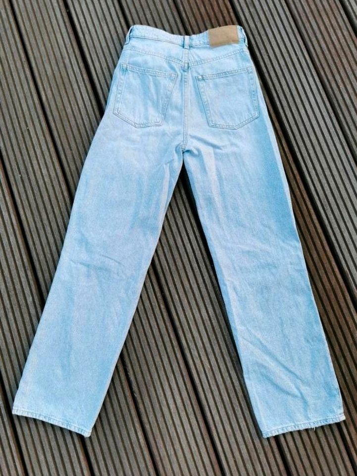 Loose Straight High Waist Jeans H&M Größe 34 Neuwertig Boyfriend in Rasdorf