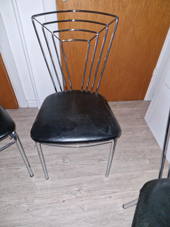 4 Stühle zu verkaufen in Lütjenwestedt