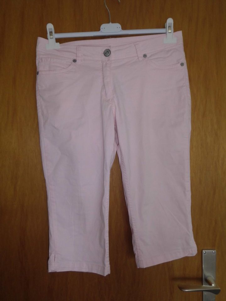 Rosafarbene kurze Hose, Capri- Hose, Shorts in Gr. 40 in Schwülper