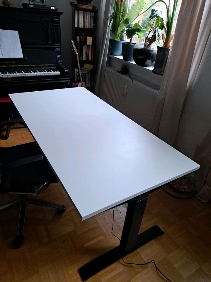 Schreibtisch elektr. höhenverstellbar 180x80 cm, TÜV geprüft, neu in Hamburg