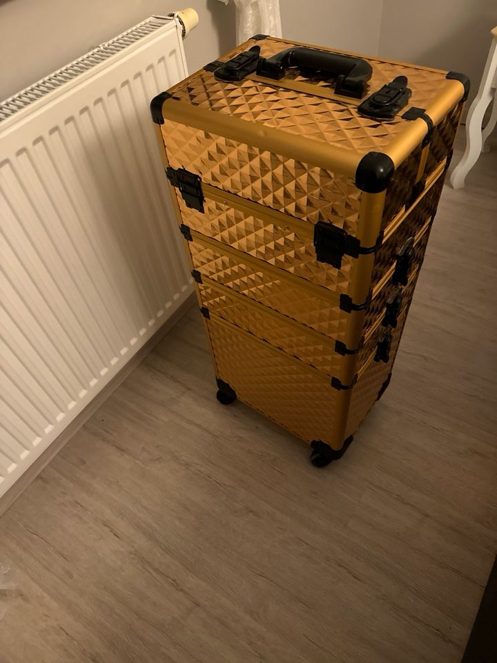 Verkaufe einen Koffer mit Inhalt für Nageldesigner in Bremerhaven