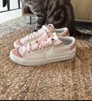 Nike Blazer Jumbo low pink Rose beige nude neuwertig sneaker Nordrhein-Westfalen - Troisdorf Vorschau