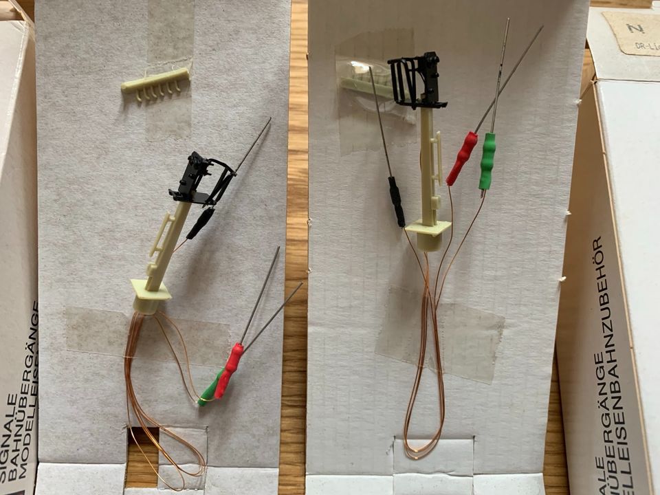 N Siba Modelle Set 2 Lichtsignale DR 1:160 Bahnübergang in Leipzig