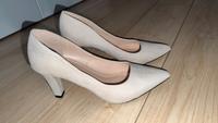 neue ungetragene Pumps Gr. 40 Creme/beige Absatzschuhe High Heels Leipzig - Anger-Crottendorf Vorschau