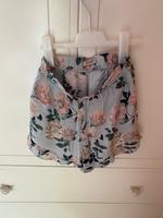 Pull&Bear Gr. S 36 Shorts kurze Hose Stoff Blumenmuster blau Bayern - Augsburg Vorschau