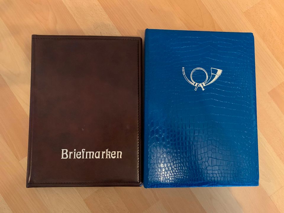 2 Briefmarkenalben (Deutschland und International) in Bremen