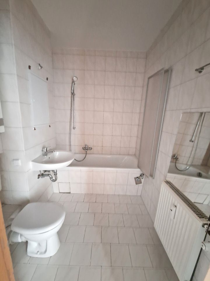 Drei Zimmer Wohnung mit Balkon nahe Universitätsklinik! in Magdeburg