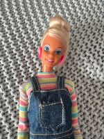 Süße 90er Barbie im Jeans Kleid und Knick Beinen Hessen - Eschborn Vorschau