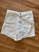 Levi’s High Waist Mom Jeans Shorts weiß W26 Baden-Württemberg - Baden-Baden Vorschau