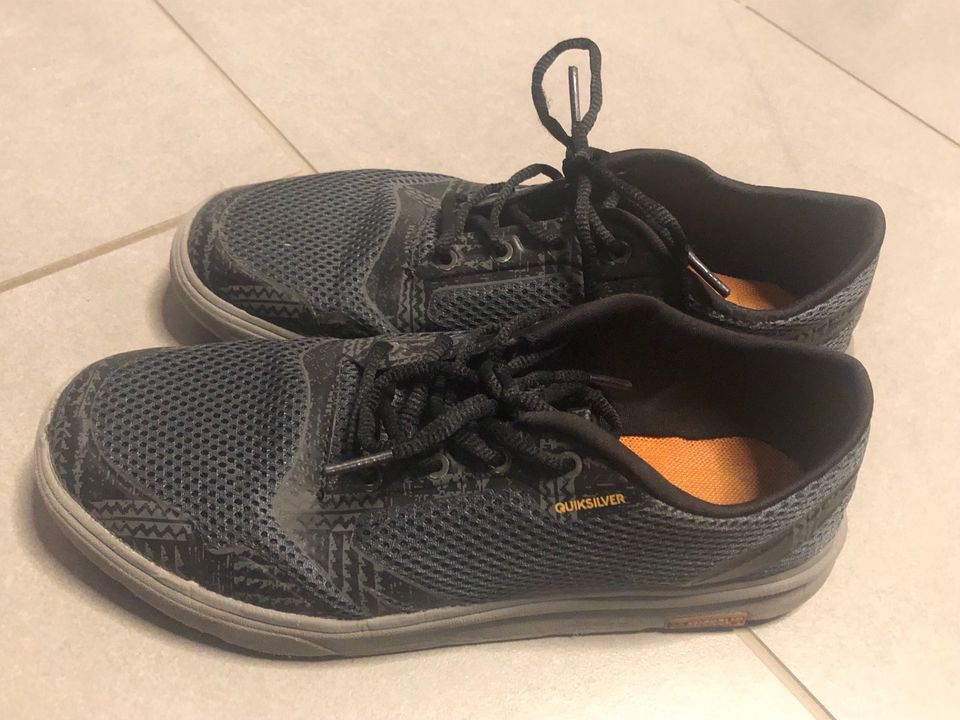 Quicksilver Wasserschuhe Größe 40 in grau in Wermelskirchen