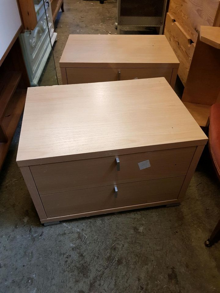 2x Nachttisch, 20€ VB pro Stück in Detmold