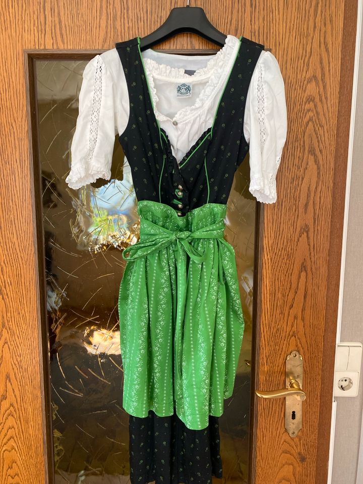 Dirndl in schwarz grün in Wennigsen