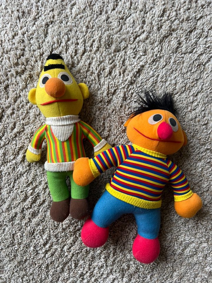 Ernie und Bert Sesamstraße Plüschfiguren Vintage in Bad Vilbel