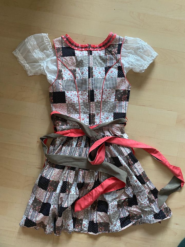 Krüger Dirndl mit Bluse XS in Hamburg