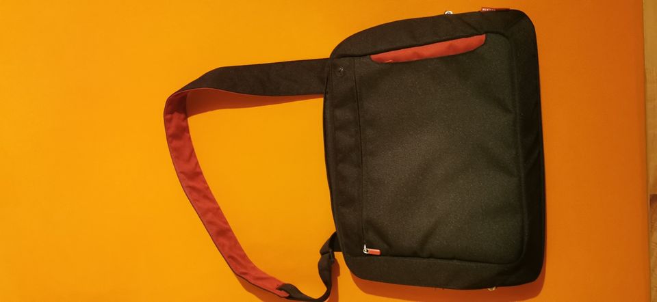 Belkin 17,3" Notebooktasche, super gepolstert, wie neu!!! in Neumünster