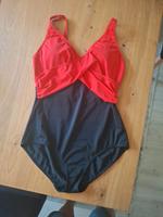 Schwarz/roter Badeanzug Gr. 42/44 Baden-Württemberg - Esslingen Vorschau