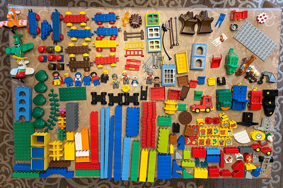 Lego Duplo und Bauplatten und Duplo Box, 361 Teile in Uebigau-Wahrenbrueck