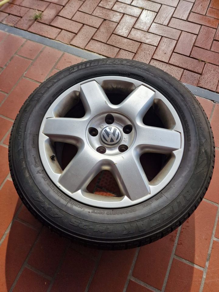 VW Reifen inkl. Alufelgen - Bridgestone LM 25MZ, 235/60R18 107H in Vellmar