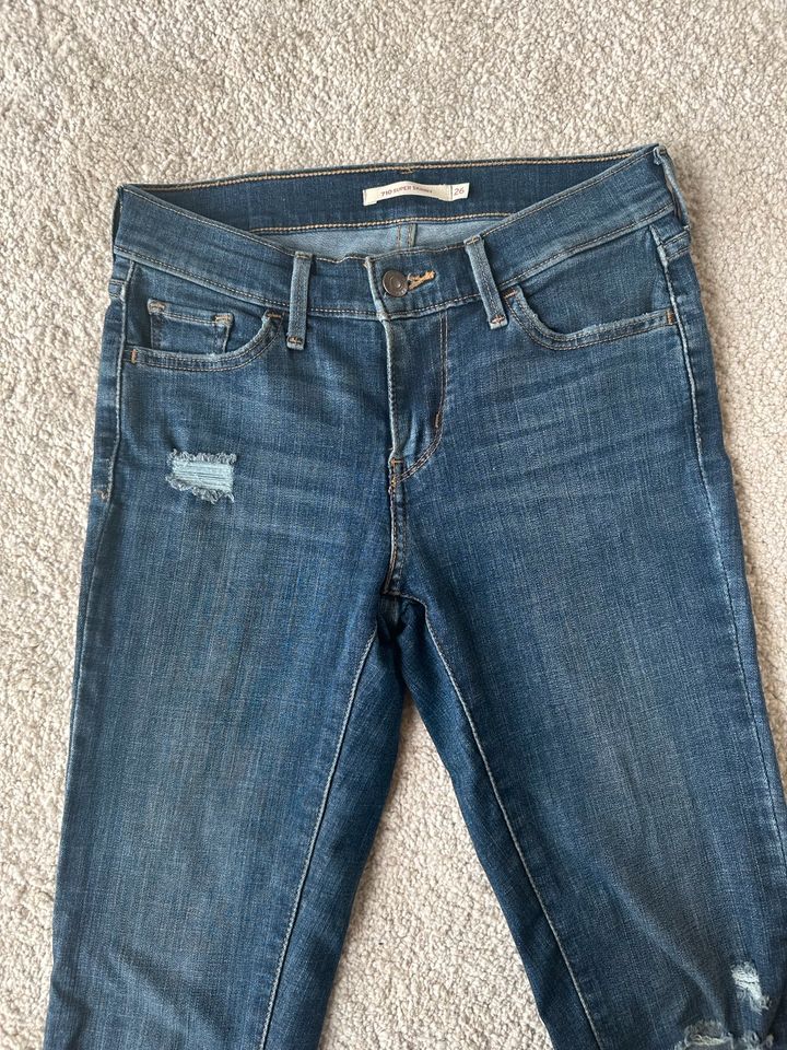 Levi‘s Skinny 710 Jeans blau Cut Gr. 26/32 wie Neu in Großpösna