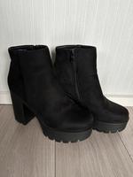 Elara Damen Stiefeletten Chelsea Boots Chunkyrayan 41 Hessen - Wabern Vorschau