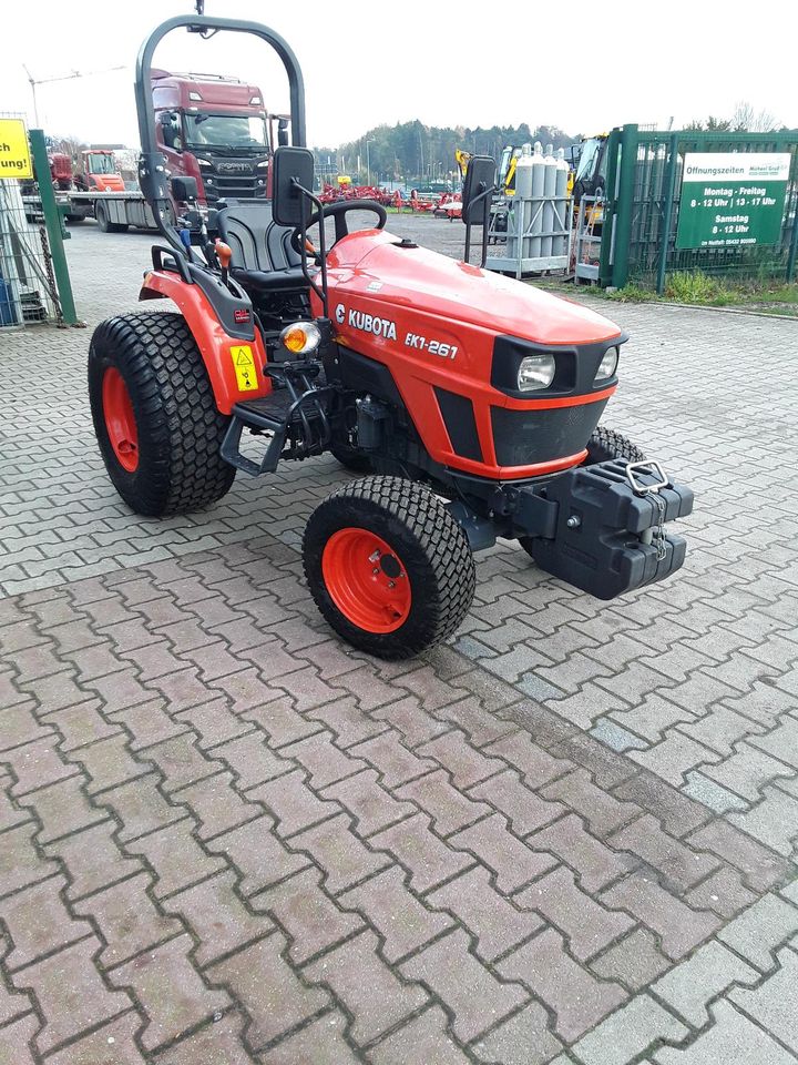 Kubota EK1-261 Kommunaltraktor Kleintraktor Allrad Rasenbereifung in Löningen