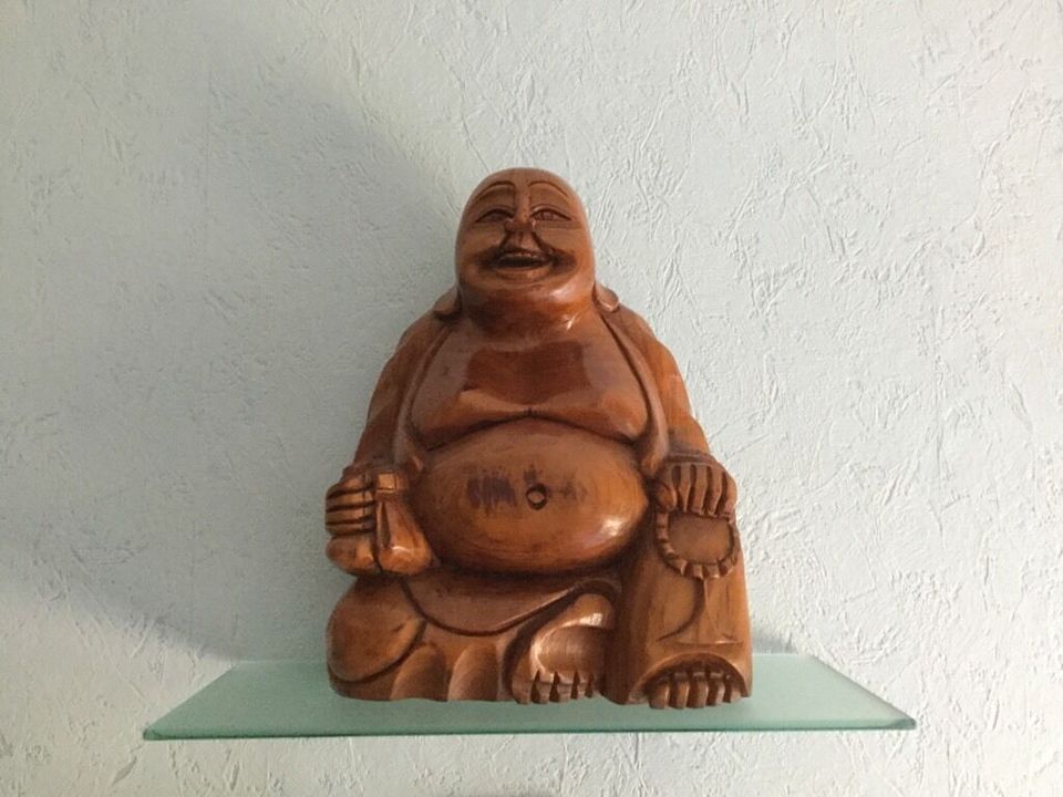 Holzfigur-Buddha aus Holz in Berlin