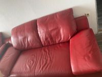 Zwei saubere Leder rote Sofas Nordrhein-Westfalen - Ahlen Vorschau