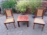 Antike Stühle und passender niedrieger Tisch Niedersachsen - Springe Vorschau