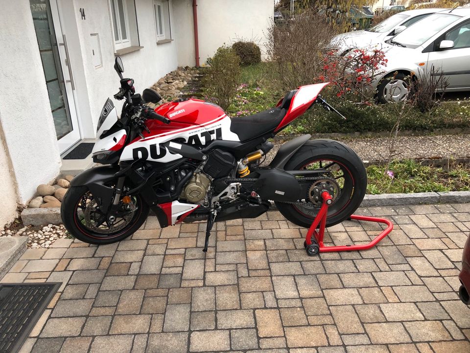 Ducati Streetfighter V4 - Viele Extras! in Stuttgart