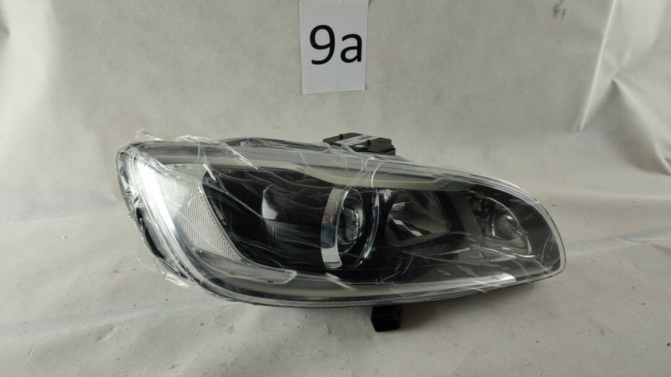 VOLVO V60 S60 FACELIFT SCHEINWERFER RECHTS XENON FARO 31420109 in Neu-Isenburg