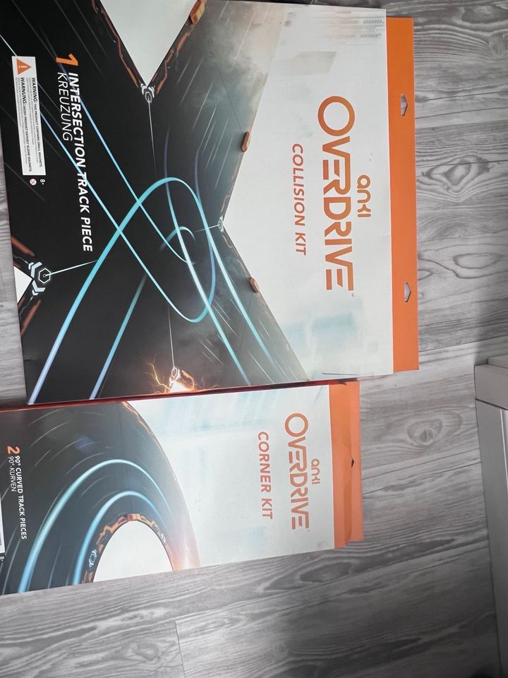 Eine Anki Overdrive mit zwei Extra packs und vier Autos in Neustadt am Rübenberge