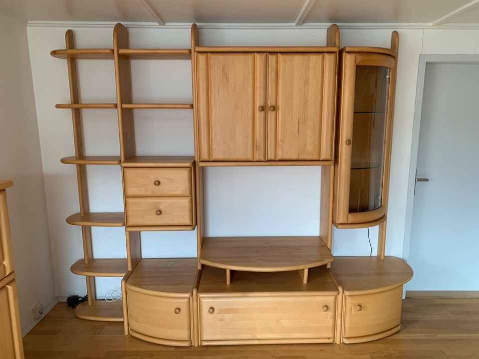 wohnzimmer schrank schrankwand massivholz erle in Donaueschingen