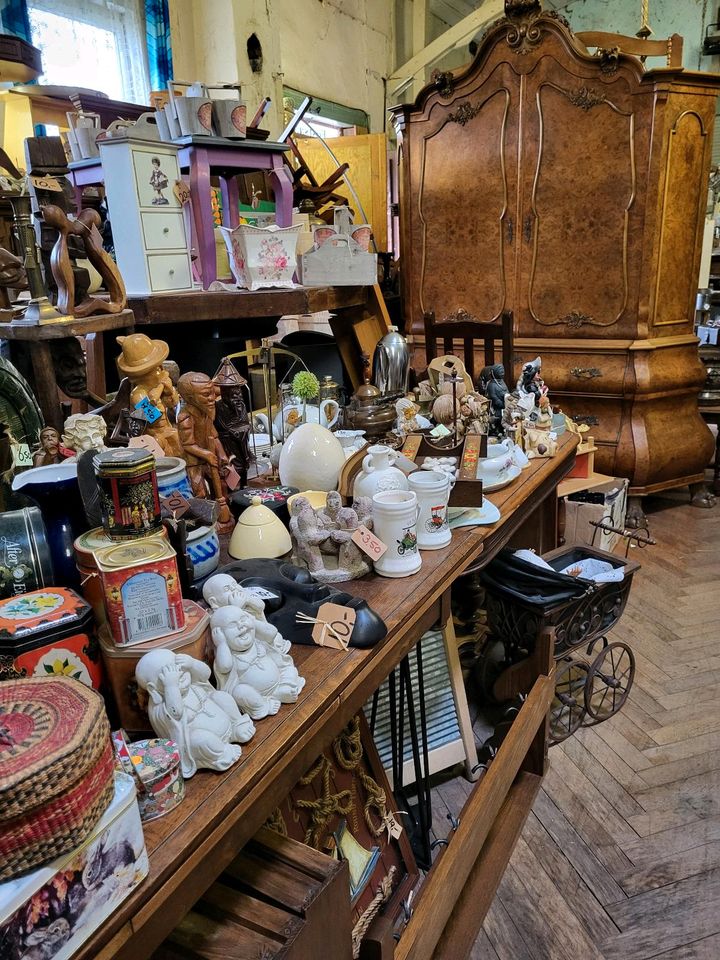 Trödel-antikverkauf in Badersleben