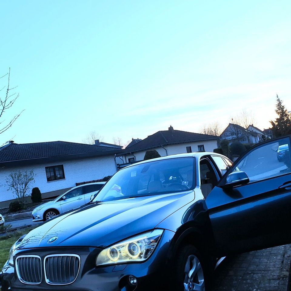 BMW X1 xDrive25d xLine xLine Top Zustand in Überherrn