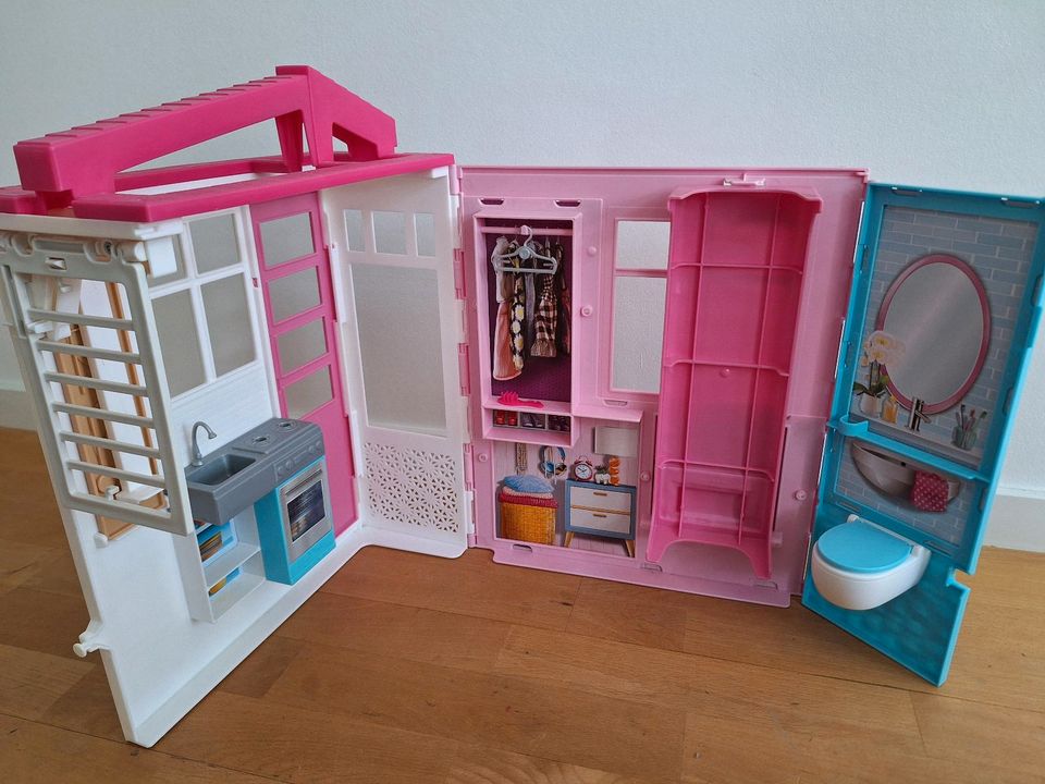 Barbie Haus mit Pool in Frankfurt am Main