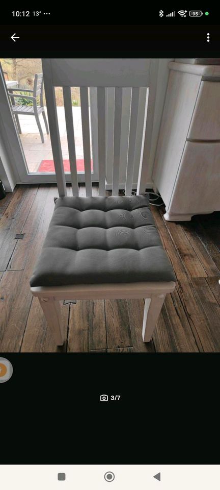 6 Stühle aus Massivholz in weiß mit grauen Sitzpolster in Vellmar