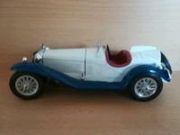 Modellauto Alfa Romeo 2300 Spider, 1932, Maßstab 1/18, Burago Nordrhein-Westfalen - Neunkirchen Siegerland Vorschau