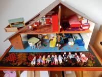 Puppenstube Puppenhaus Erika Vero DDR Puppen Ari mit Beleuchtung Sachsen - Mylau Vorschau